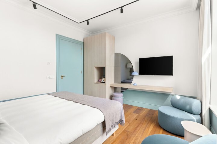 Room 9 of 71