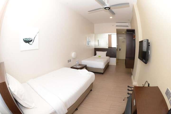 Room 13 of 38