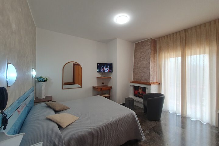 Room 7 of 48