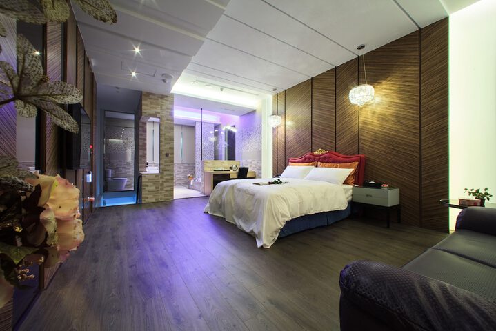 Room 13 of 75