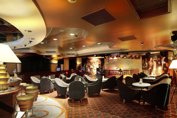 Lounge 73 of 78