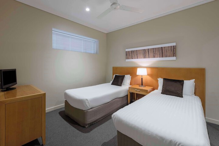 Room 16 of 175