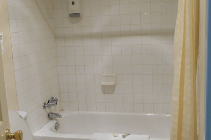 Room 20 of 28