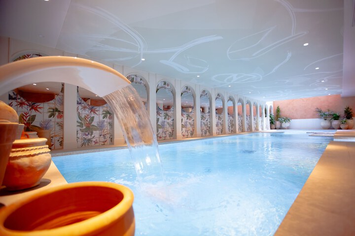 Bloom House Hotel &  SPA in Paris