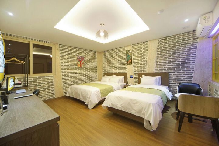 Room 5 of 29