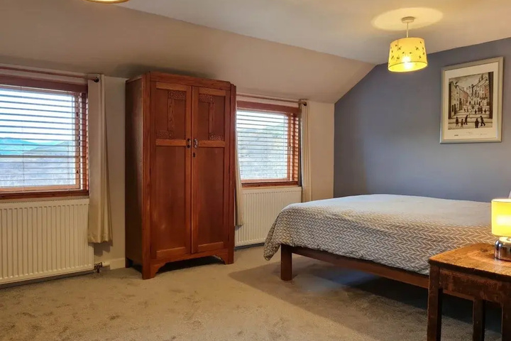 Room 5 of 18