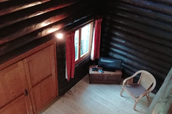 Room 9 of 28