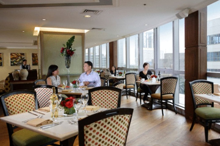 Dining 53 of 90