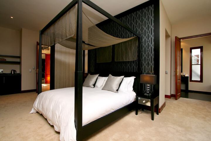 Room 6 of 66