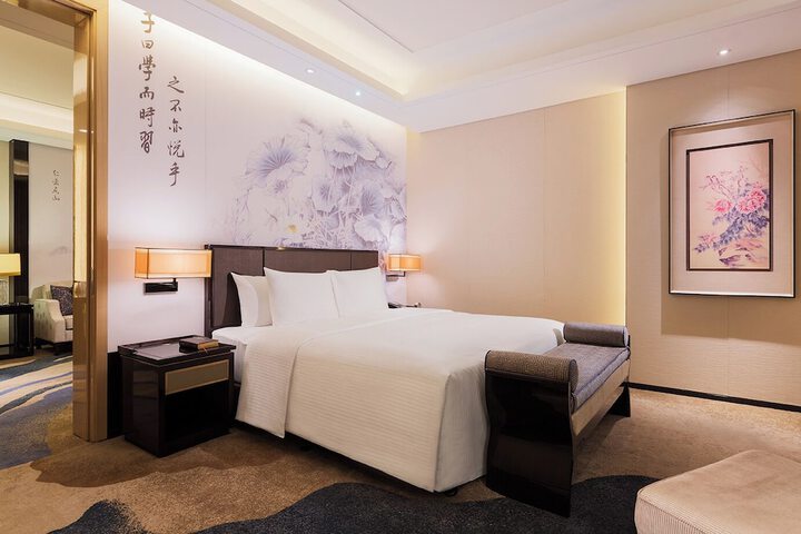 Room 8 of 30