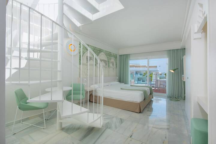 Room 4 of 97