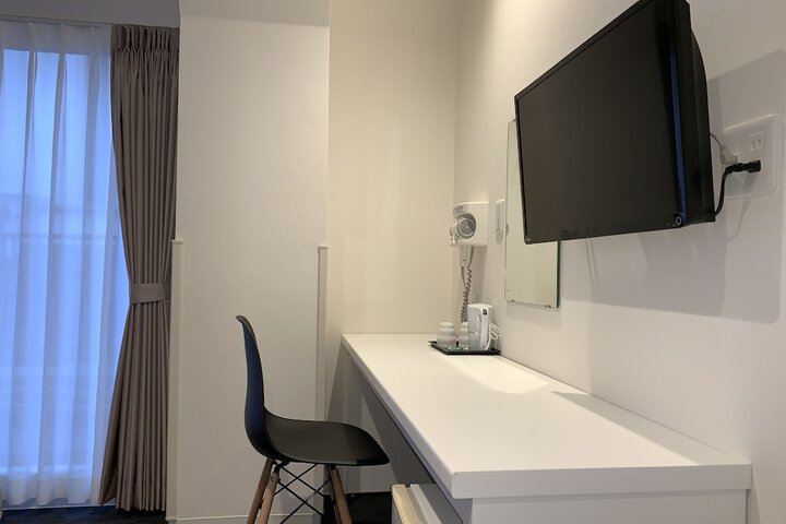 Room 10 of 27