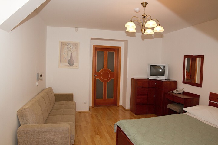 Room 10 of 53