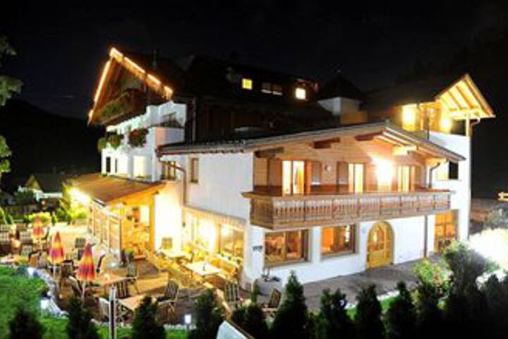 Hotel Exterior 10 of 45