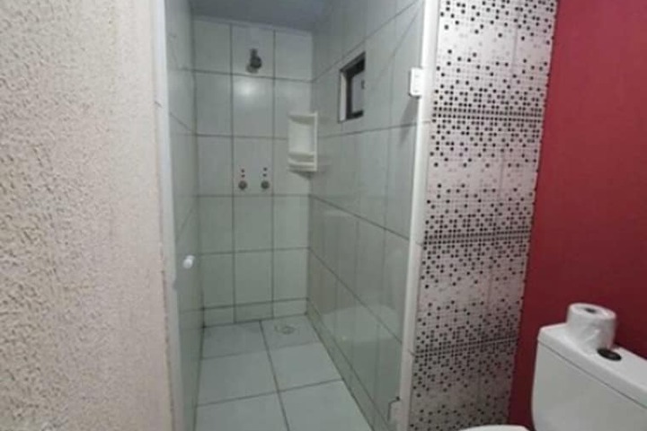 Room 10 of 34