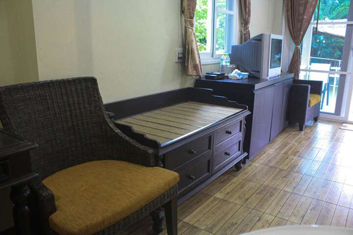 Room 11 of 30