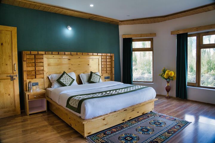Room 2 of 37