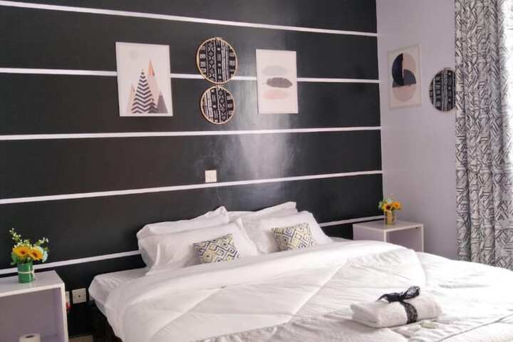 Room 5 of 11