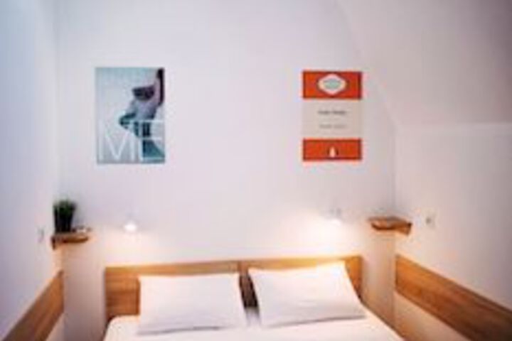 Room 12 of 62