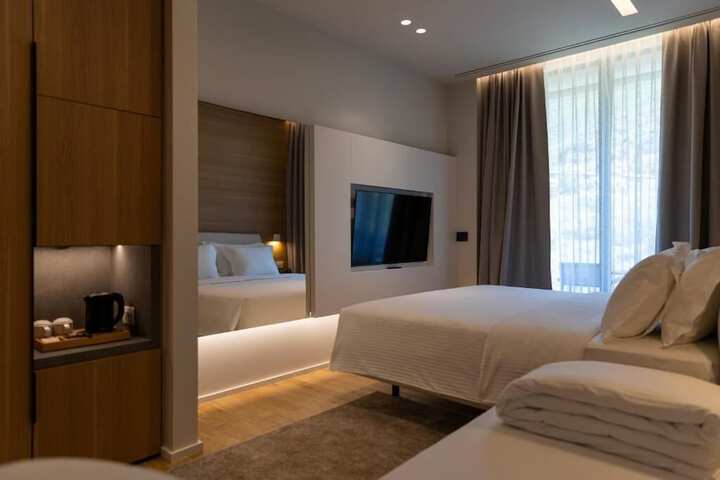 Room 28 of 60