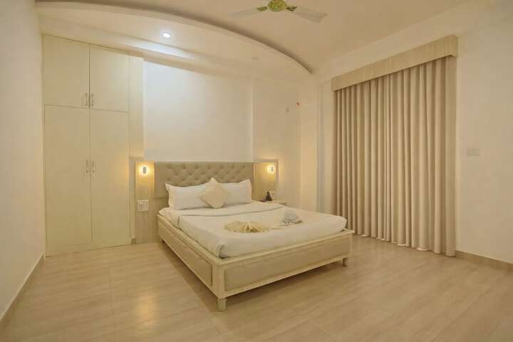 Room 4 of 20