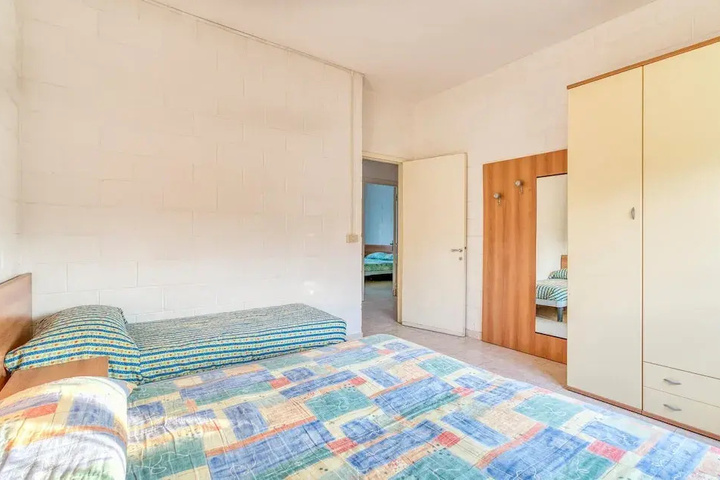 Room 4 of 13