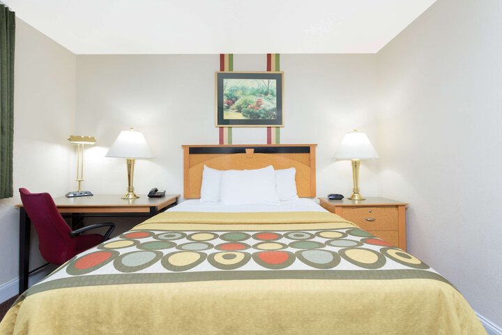1 Queen Bed Mobility Accessible (7 of 12)