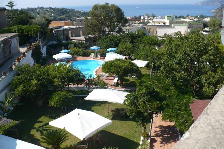 Pools & Facilities