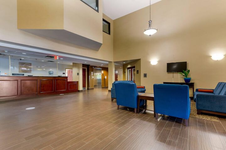 Entrance & Lobby