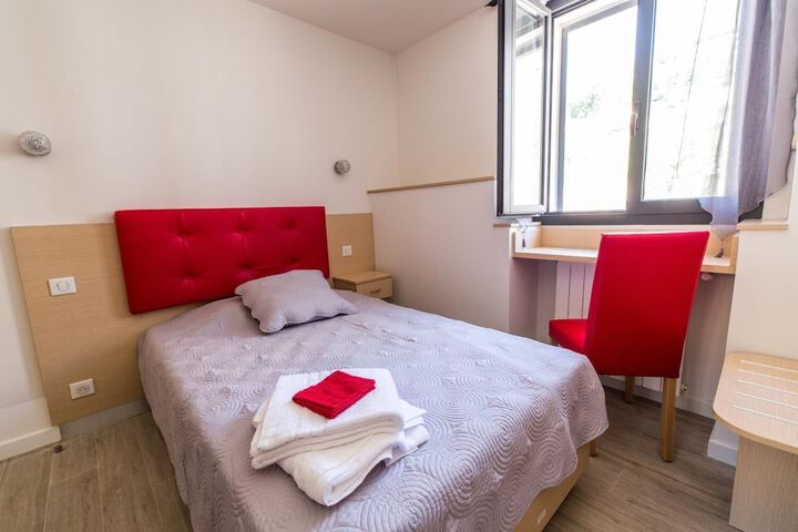 Room 8 of 23