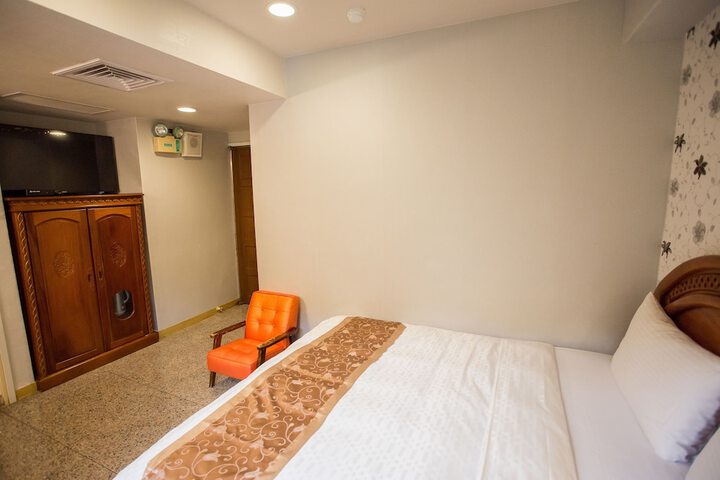 Room 17 of 139