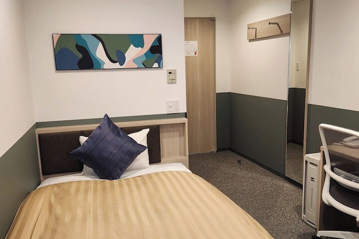 Room 11 of 29