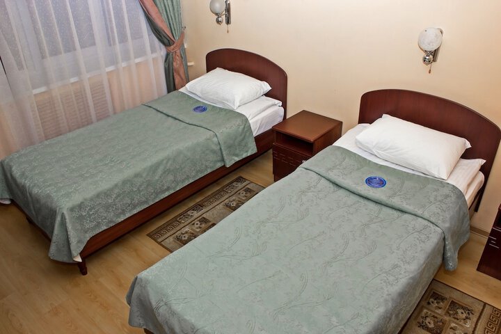Room 12 of 37