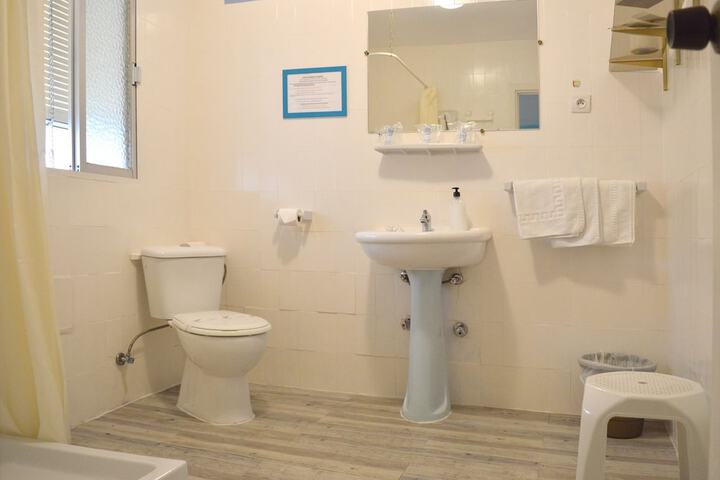 Room 12 of 48