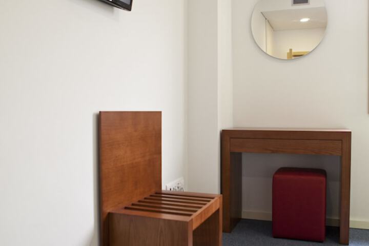 Room 17 of 38