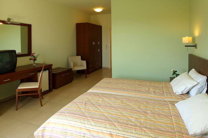Room 4 of 38