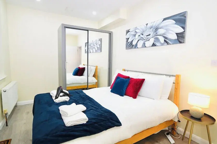 Room 4 of 13
