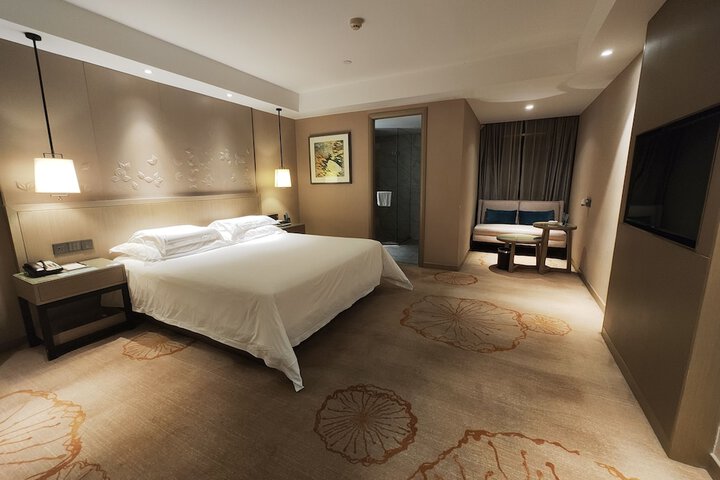 Room 14 of 100