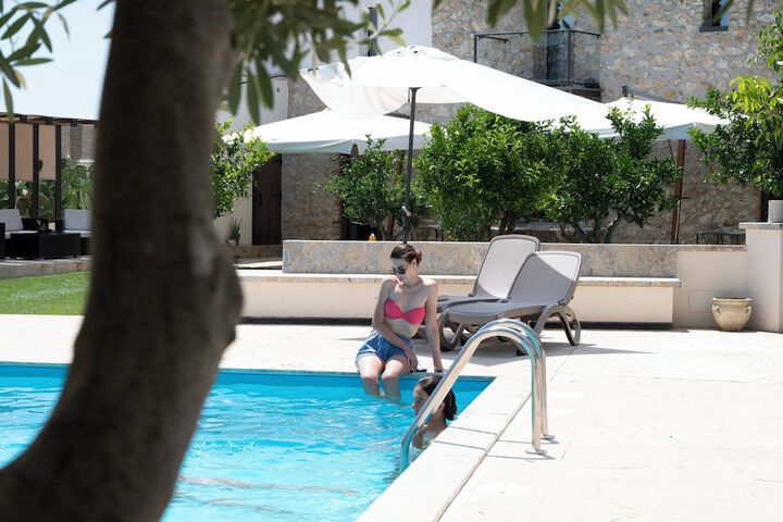 Pool 74 of 124