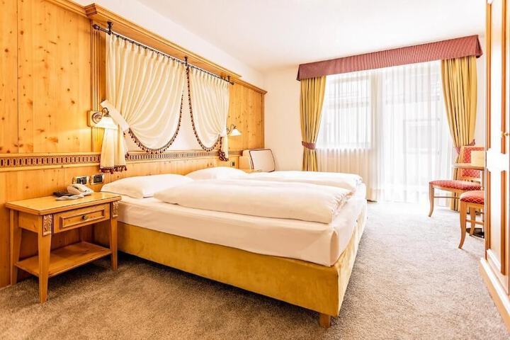 Room 20 of 33