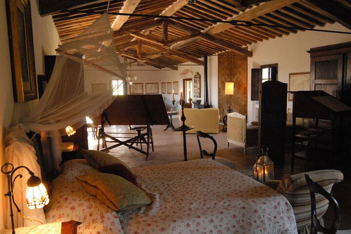 Room 6 of 32
