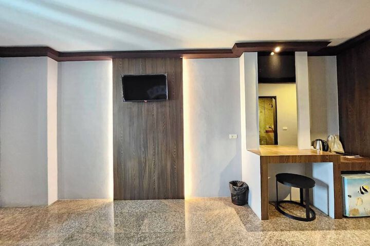 Room 17 of 27