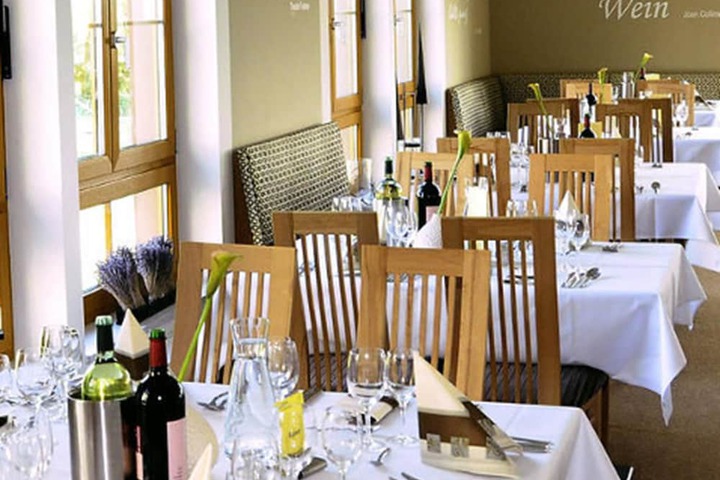 Dining 83 of 128
