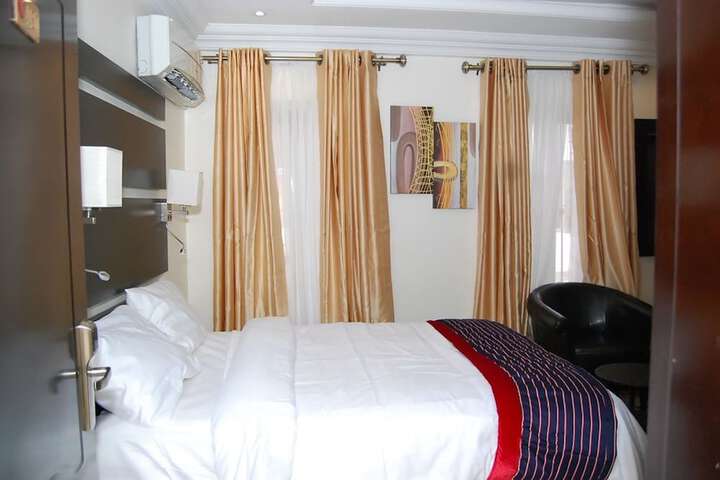 Room 8 of 27