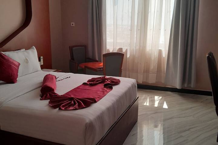 Room 33 of 119