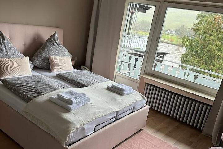 Room 3 of 10