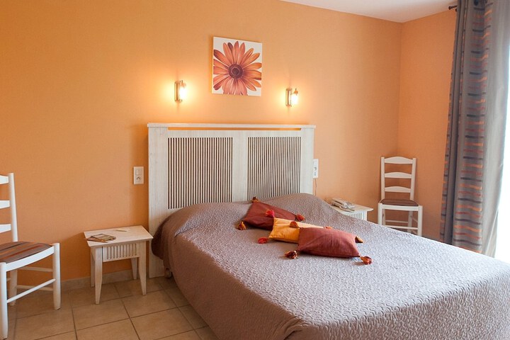 Room 10 of 27