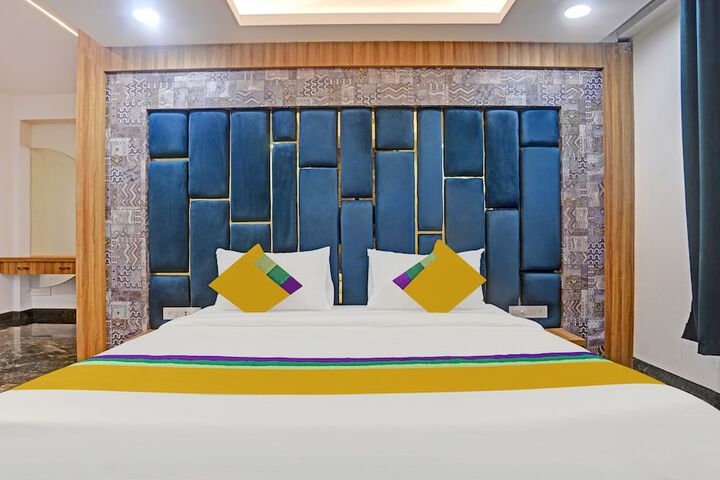 Room 13 of 28