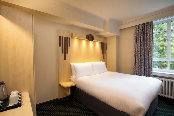 Room 45 of 119