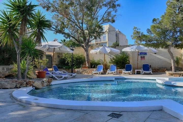 Hotel Pool
